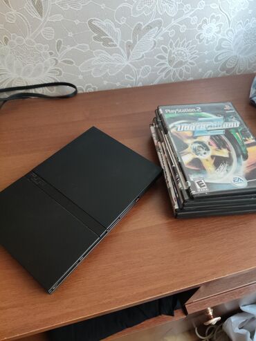 PS2 & PS1 (Sony PlayStation 2 & 1): Ps2 iwlekdi, pultu adapteri yoxdu, av kabel var birde diskleri. hamsi