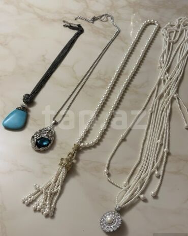 Bijuteriya dəstləri: Lux keyfiyyet.Bir-birinden gözel aksesuarlar.Heç taxılmayıb. Her biri — 8