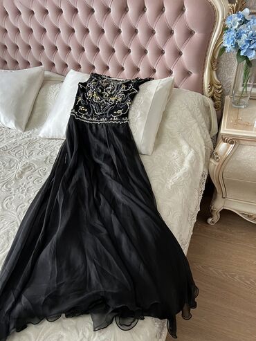 платье черное: Вечернее платье