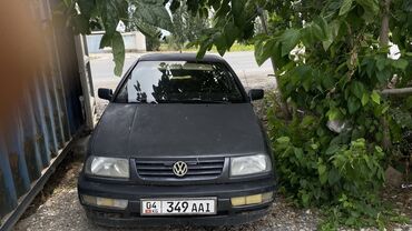 wolkswagen touran: Volkswagen Vento: 1993 г., 1.8 л, Механика, Бензин, Седан