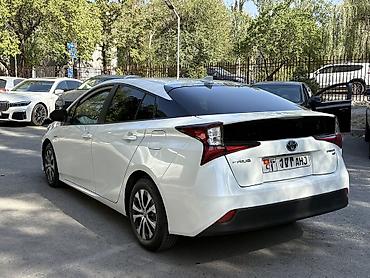 byd e2 2025: Toyota Prius: 2022 г., 1.8 л, Автомат, Гибрид — 5