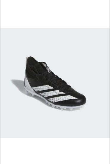 Ayaqqabılar: Adidas adiZero futbol butsası - Rəng: qara/ağ - Yanlarda klassik 3
