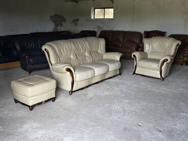 Ostali nameštaj: Elegantna garnitura za sedenje u krem boji, presvučena kožom, sa — 7
