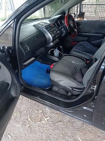 Продажа авто: Honda Fit: 2002 г., 1.3 л, Вариатор, Седан — 3