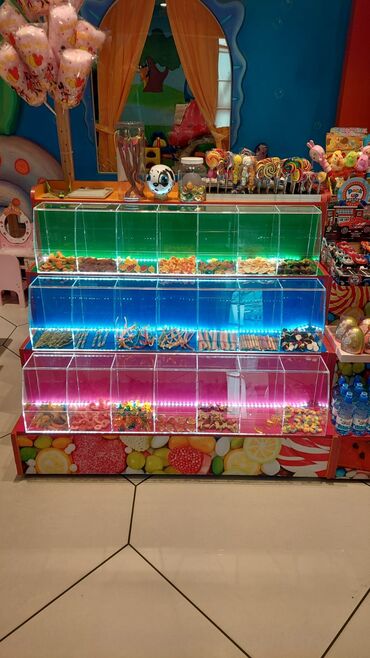 Mebellərin yığılması: Konfet və çərəz üçün vitrinlər sifarişlə hazırlanır — 26