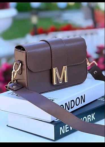 ranac real madrid: Nove boje torbica - MONA
Cena torbe 3.200 din 
Dimenzije 22×11cm — 3