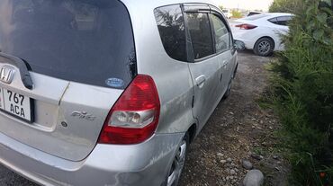 продаю прямоток: Honda Fit: 2003 г., 1.3 л, Вариатор, Бензин, Седан