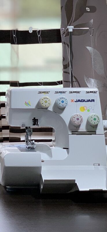 прамой строчка: Тигүүчү машина Jaguar, Оверлок
