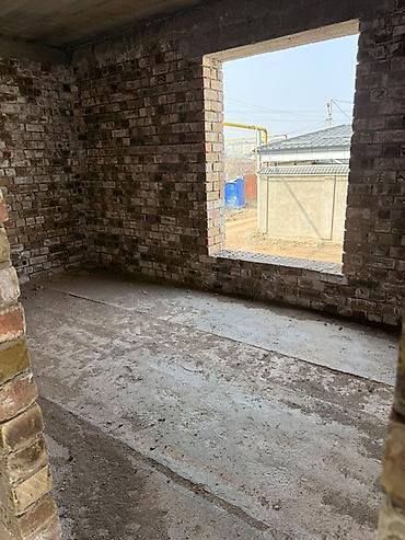 Продажа полдома: Продается просторный кирпичный дом Площадью 200 кв Находится в — 3