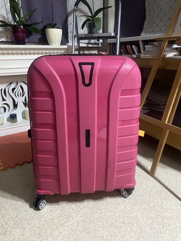 Новый чемодан большой размер