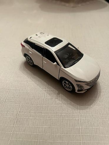 mini karavan satisi: Ağ rəngli metal oyuncaq SUV avtomobil maketi - Korpus: metal — 5
