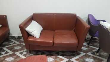чехол на диван и два кресла: Продам очень удобные, комфортные кожанные и вельветовые диваны для