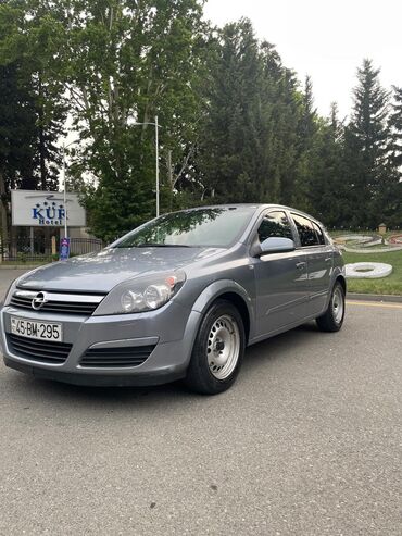 avtomobil girovu ile kredit 2020: Opel Astra: 1.4 l | 2005 il | 175233 km Hetçbek
