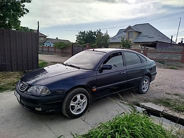Унаа сатуу: Toyota Avensis: 2000 г., 1.8 л, Кол менен иштөөчү, Бензин, Лифтбек — 2