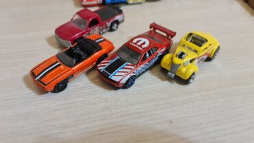 Oyuncaqlar: Hot Wheels mashonkalar satilir, hamisi originaldi. Biri 4 manatdir — 13