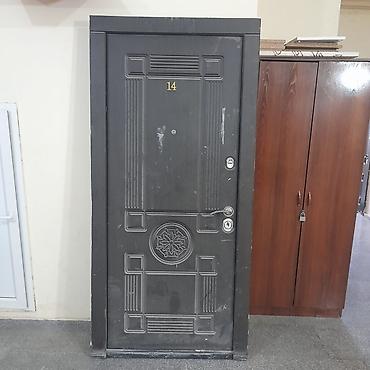 Dəmir giriş qapısı - Material: möhkəm metal konstruksiya, polad qutu lalafo.az -da Dəmir giriş qapısı - Material: möhkəm metal konstruksiya, polad qutu