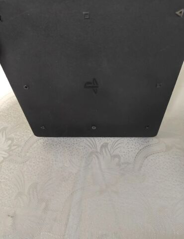 ps4 прокат: PS4 SLİM 1TB YADDAŞ 1 ARGİNAL BİRDƏ ƏLAVƏ A CLASS JOYSTİKLƏ 4 AYIN