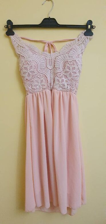 Haljine: Svečane i elegantne haljine u M veličini. Cena 700-1500din. Pošaljite — 4