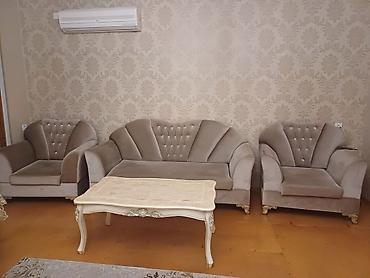 cərcivəli divan: Klassik üslubda dəst mebellər - Qonaq otağı vitrini: Şüşə qapılı, 3 — 3