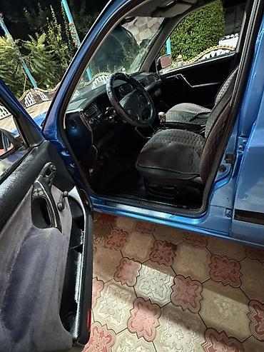 кербен авто: Volkswagen Vento: 1993 г., 2 л, Механика, Бензин, Седан — 5