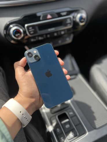 апл: IPhone 13, Б/у, 128 ГБ, Синий, Защитное стекло, Чехол, 85 %