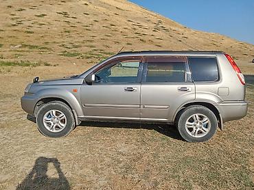 nissan note bufer: Nissan X-Trail (T30) – gümüşü rəngli, benzinlə çalışan kompakt SUV — 3