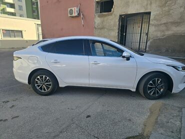 BYD: BYD Qin Plus (plug-in hibrid sedan) - Kuzov: liftbek tipli sedan, ağ — 9