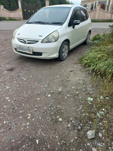 машина honda fit: Honda Fit: 2002 г., 1.3 л, Вариатор, Бензин, Универсал