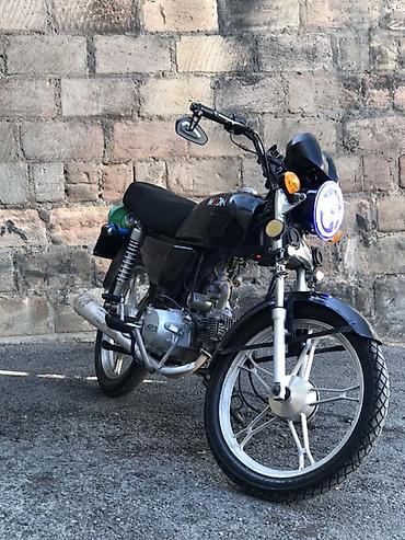 Motosikletlər: Şəkillərdə qara rəngli, kompakt ölçülü motosiklet təqdim olunur. Model — 5