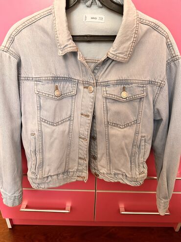джинсовая куртка мужская: Джинсовая куртка фирмы Mango на 11-12лет,в хорошем состоянии!
