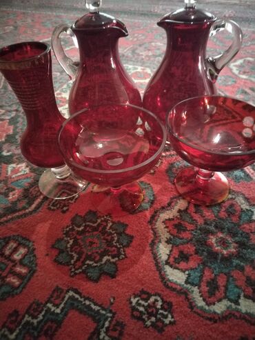 qab qaşiq: Rəngli şüşə qablar