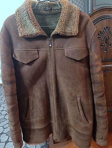 2xl neçə razmerdi: Kişi üçün qəhvəyi rəngli təbii dərini xatırladan şerpa/çatmalı kürk — 2