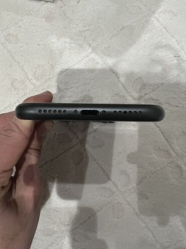 Apple iPhone: IPhone 11, 64 GB, Qara, Face ID — 7