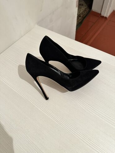 туфли замша искусственная: Классические женские лодочки из чёрной замши. - Материал верха