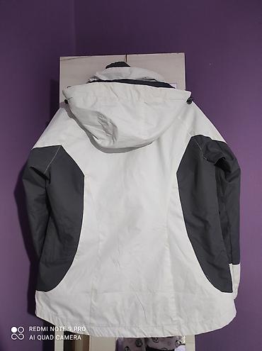 Zimske jakne: Jakna velicina L, bez tragova nosenja. Duzina 71 Rukavi mereno od — 2