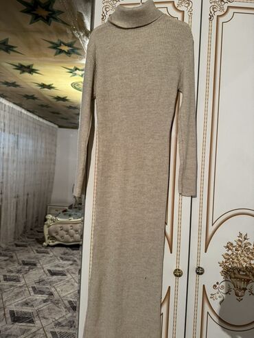 вязаное платье горчичного цвета: Повседневное платье, Осень-весна, Длинная модель, Трикотаж, Платье-свитер, M, S