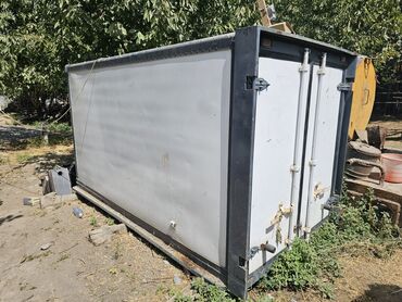 продаю дом село арашан: Контейнер для хранения, выполненный из прочного металла с белыми