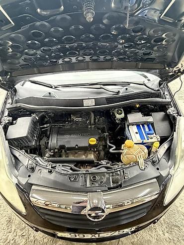 bot kar: Opel Corsa D, hetçbek kuzov, 5 qapı, qara rəng. Əsas xüsusiyyətlər: - — 9