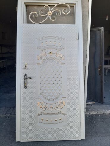 Giriş qapıları: Yeni Giriş qapısı Zamok və çərçivə ilə, Zəmanətli, Ödənişli quraşdırma, Ünvandan götürmə, Ödənişli çatdırılma, Rayonlara çatdırılma — 28