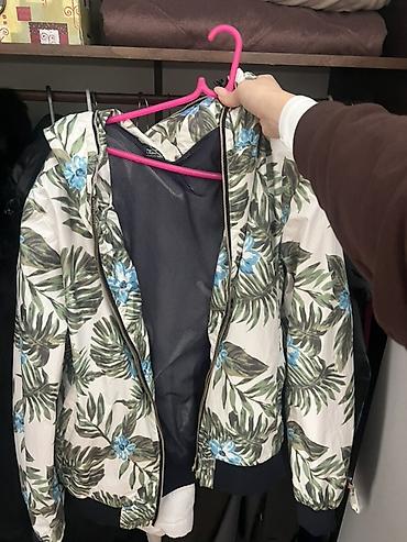 jagger trenerke: Esprit lagana jakna s kapuljačom – tropski print - Brend: Esprit - — 1
