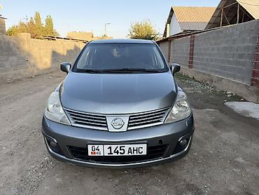 Nissan Tiida: 2008 г., 1.6 л, Механика, Бензин, Хэтчбэк