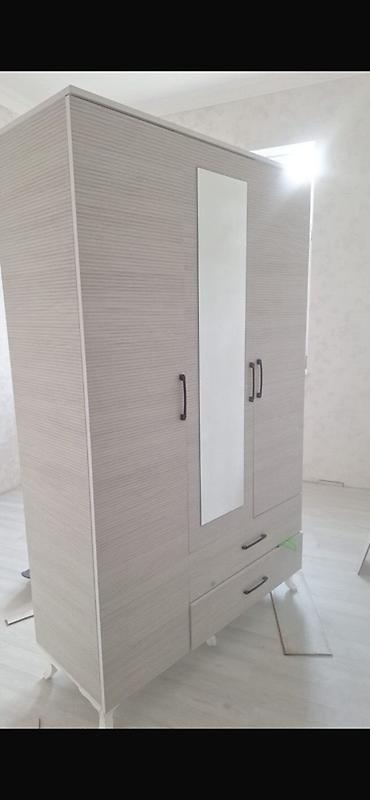 Üç qapılı paltar şkafı - Material: laminat/MDFlam örtüklü korpus