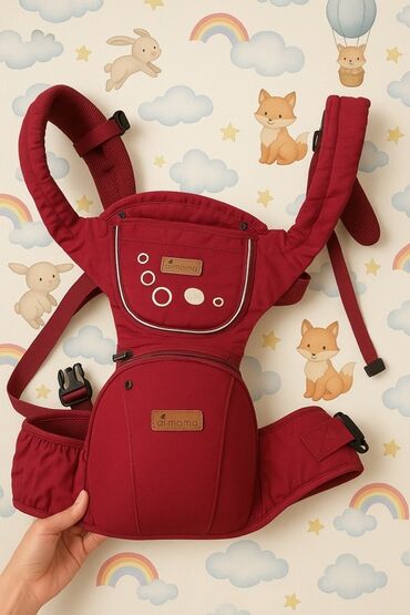 трендовые мишки с капюшоном: Эргономичный рюкзак-переноска Ai mama в бордовом цвете, разработанный