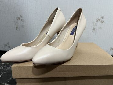продаю женские туфли: Туфли 35