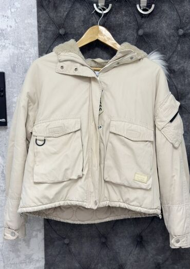 женские кофты с длинным рукавом: Пуховик куртка, Bershka, M