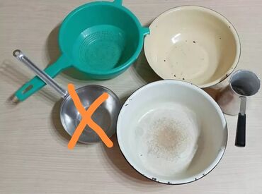 Другие товары для кухни: Продаю посуду . Б/У Сковородки: 1. большая с ручкой 2. поменьше с — 3