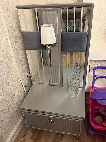 işci masa: Gümüşü rəngli /komod masası –2 eded birlikde 150azn. Güzgülü arxa — 3