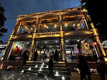 afsiant iwi: Ofisiant tələb olunur, Restoran, Gündəlik ödəniş, 18-29 yaş, 1-2 illik təcrübə — 1