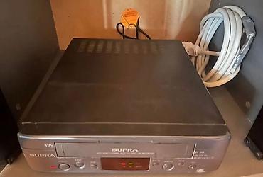 kaset calar: SUPRA VHS videomaqnitofon - Model: SUPRA SV-95R (ön panel üzərində — 3