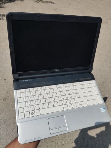 canon 650 d: Intel Pentium, 15.6 "